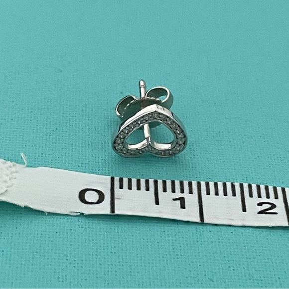 ❌SOLD❌Tiffany white gold diamond metro heart earrings - Picture 9 of 10